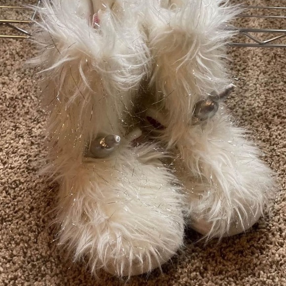 Justice White Unicorn Slippers Size 6/7 - Picture 2 of 6